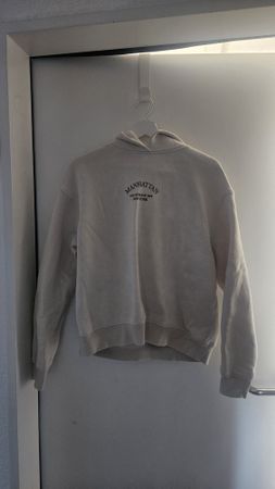 Weisser Pullover
