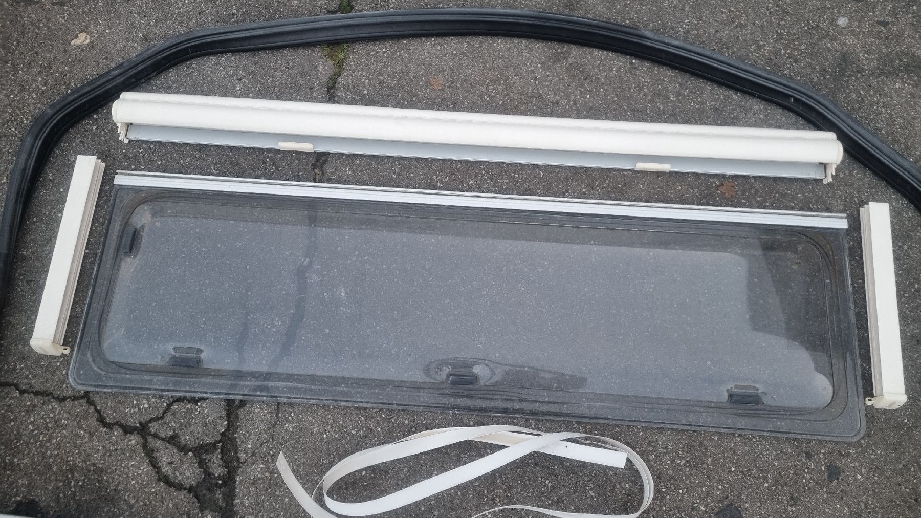 Veicoli da campeggio: Wohnwagen/ Wohnmobilfenster – Usato da Altenrhein venduto da Roduner 2