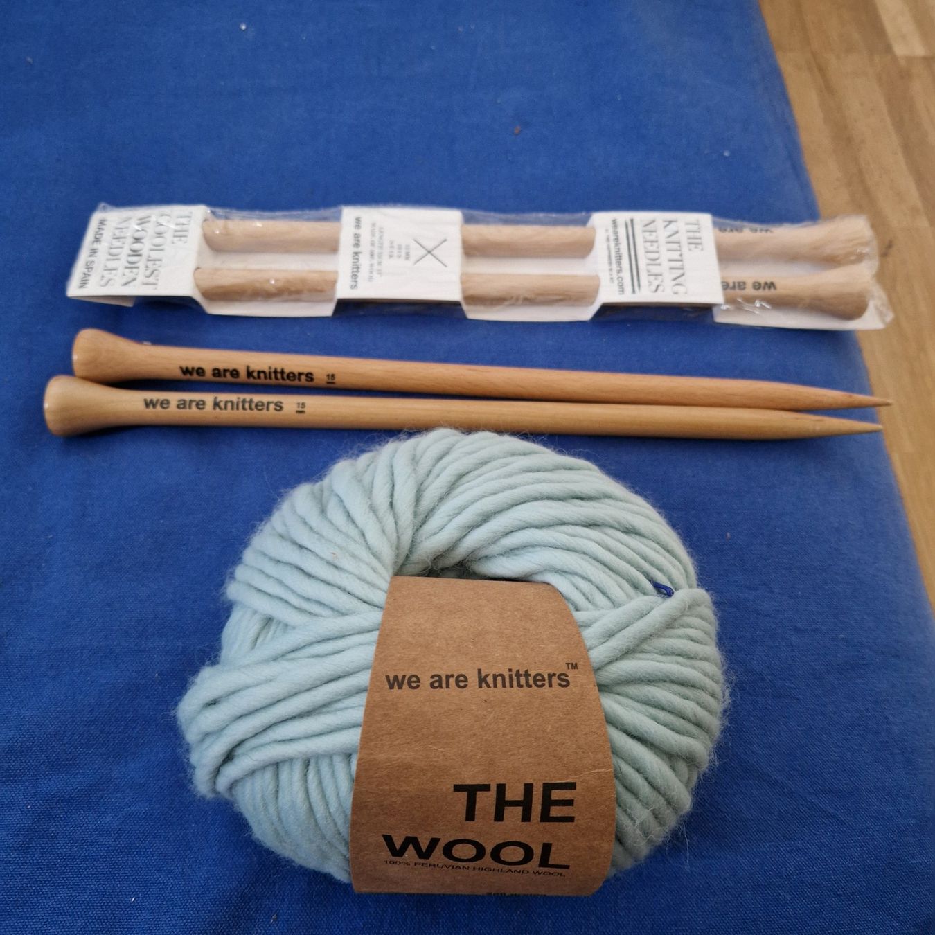 Lana: We are knitters, hellblaue Wolle mit 4 Stricknadeln – Nuovo e nell'imballaggio originale da Seuzach venduto da beinthemoment.ch 2