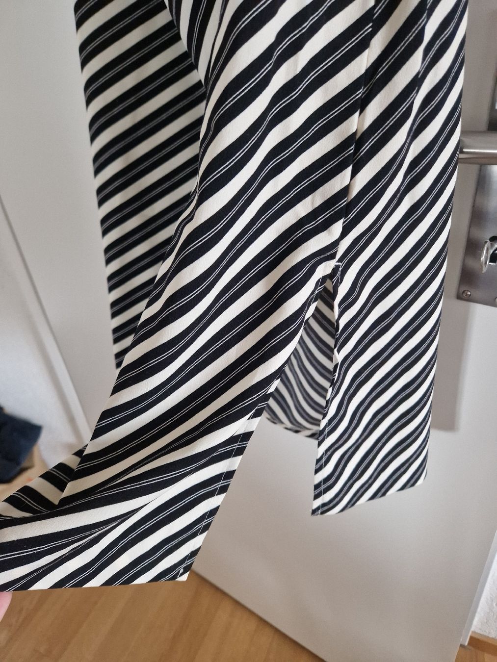 H&M Kleider: Elegantes Kleid gestreift, H&M – Neu (gemäss Beschreibung) aus Wil SG von an_ka 1