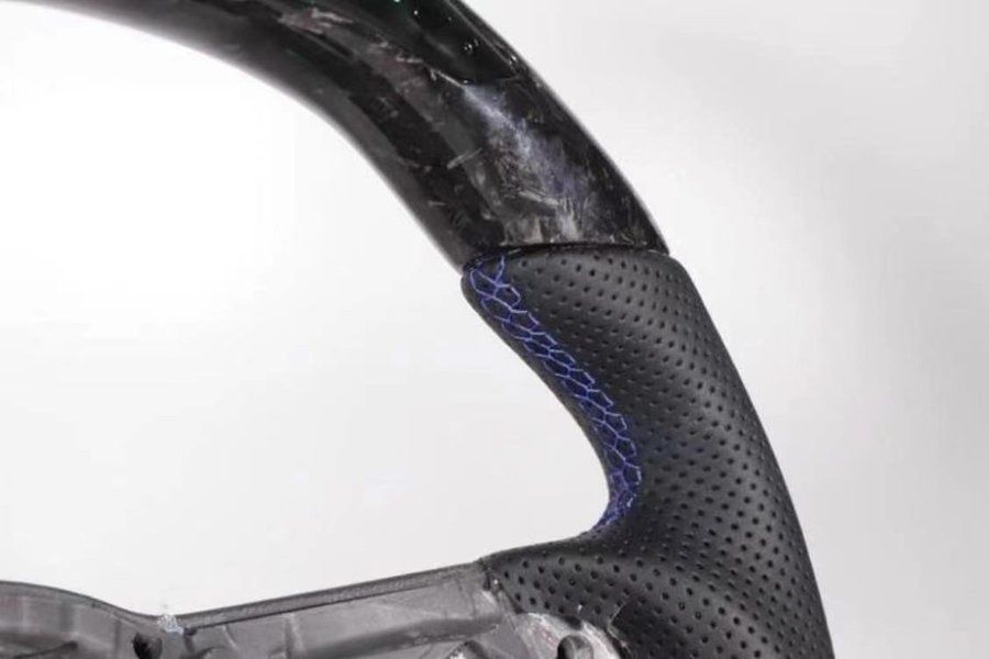 Volkswagen Tutti pezzi di ricambio auto: VW Golf 7/7.5 LED Forged Carbon Lenkrad – Nuovo e nell'imballaggio originale da Volketswil venduto da Willis_Autoteile 1