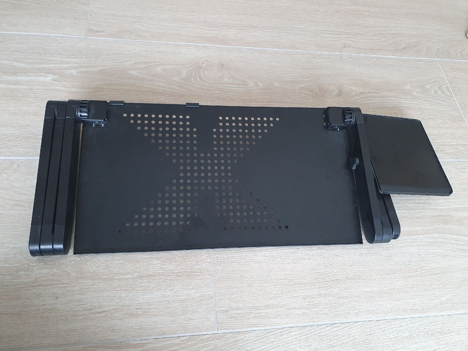 Racks & Ständer: Support ordinateur portable pliable, idéal télétravail – Neu (gemäss Beschreibung) aus Neuchâtel von viv_zf9x 1