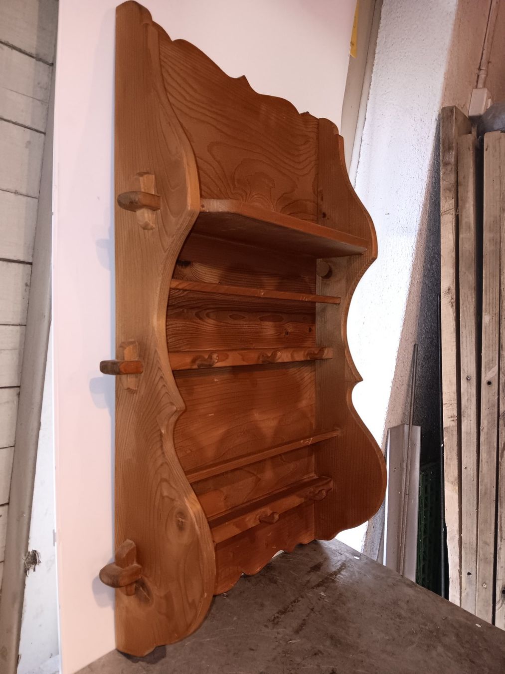 Regale: Tellerbord aus Tanne massiv. – Gebraucht aus Dietikon von Sauber64 1