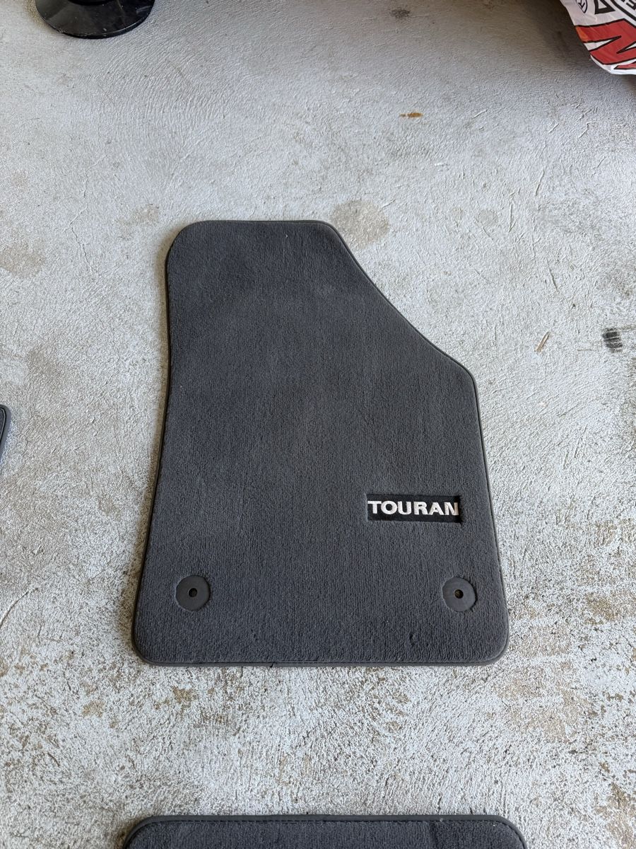 VW Tapis / Bacs: Tapis VW TOURAN – D'occasion à Biel/Bienne par MK_Cars 2