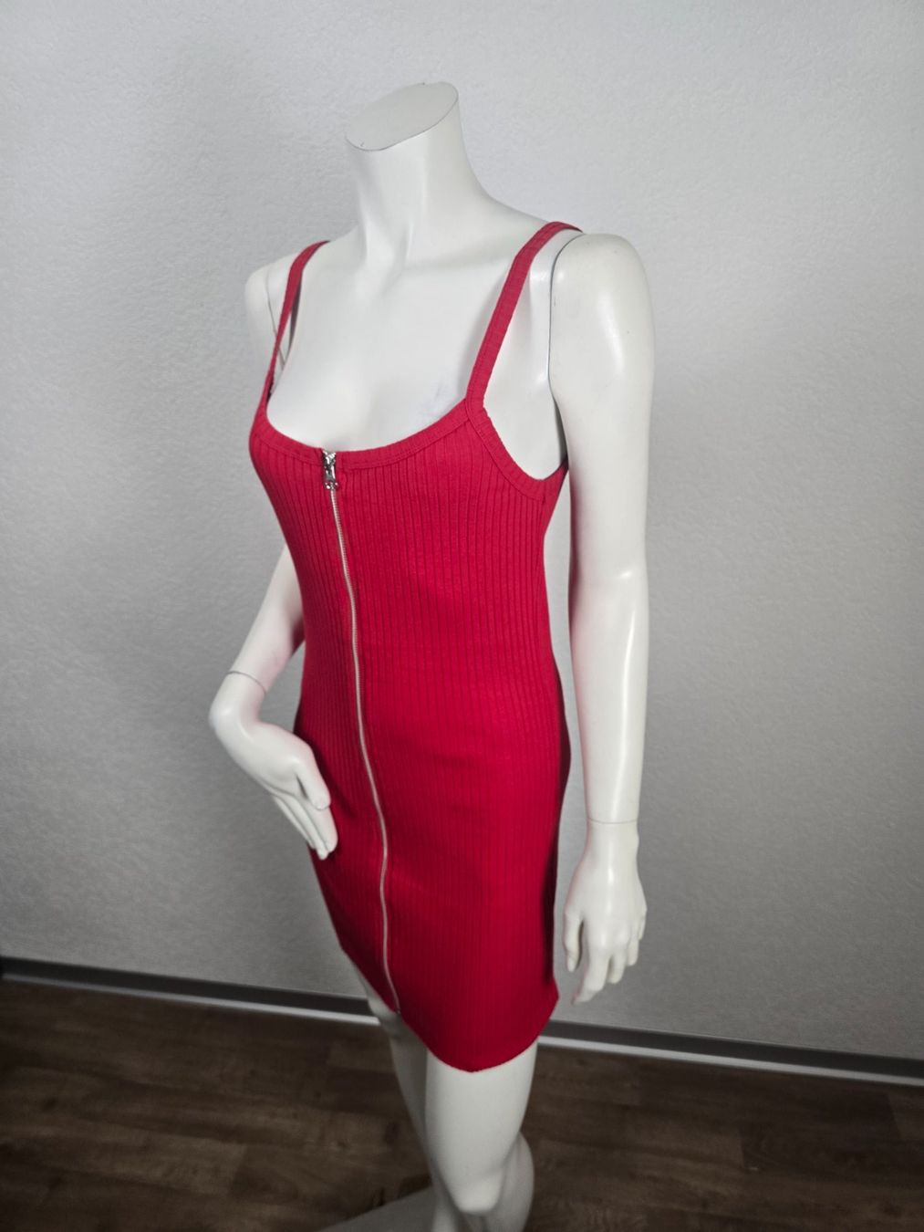 Kleider: Robe rouge taille 38 – Gebraucht aus Les Verrières von kitel79 1