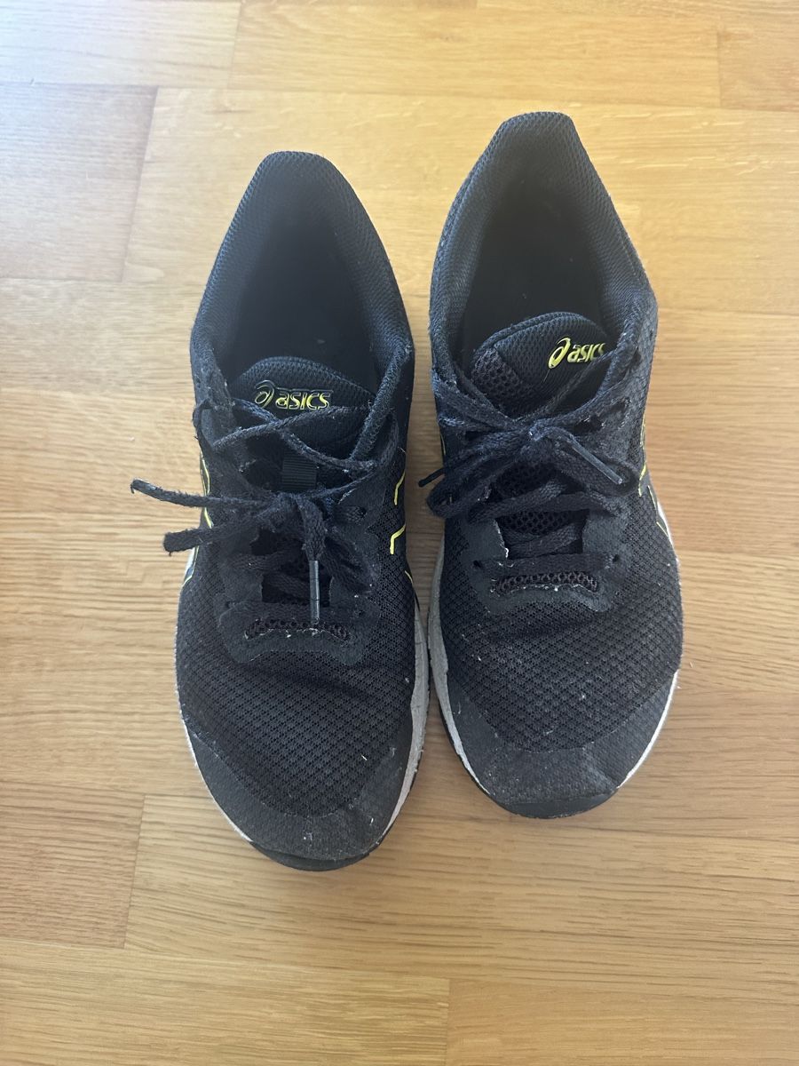 Chaussures hommes: Asics Laufschuhe Gr. 37,5 – D'occasion à Ostermundigen par Clood