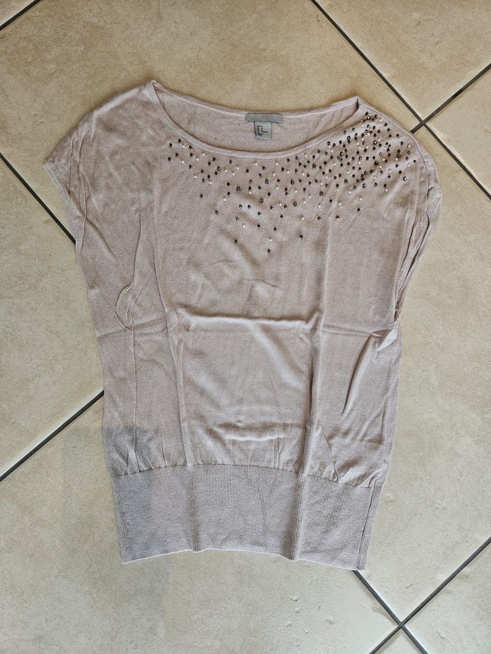T-shirt: T-Shirt mit Perlen, M – Usato da aarau venduto da A.Naef