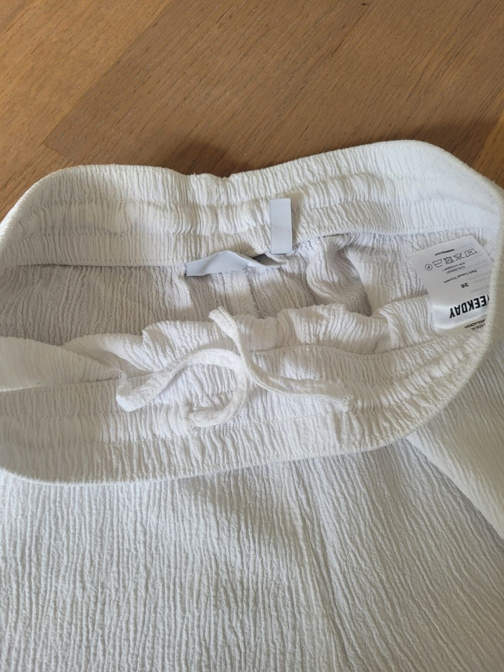 Weekday Pantaloni: WEEKDAY Barb Casual Trousers, Grösse 36 – Usato da Zürich venduto da cas_h8ty 1