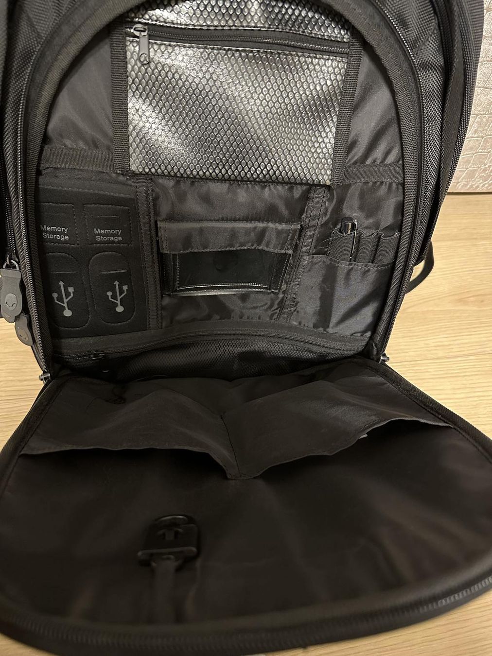 Alienware Rucksäcke: Alienware Rücksack  – Gebraucht aus Sevelen von  6