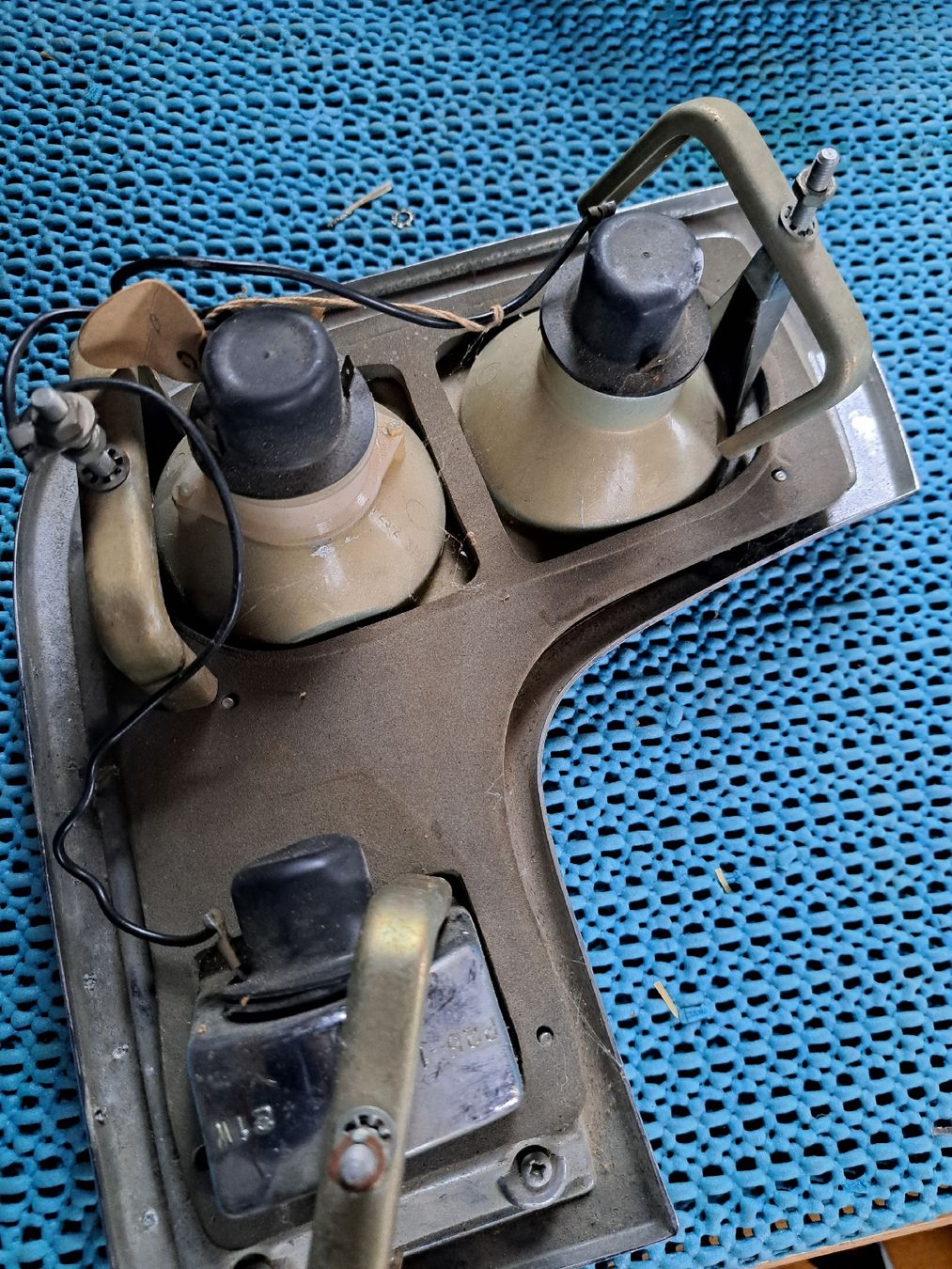 Tutti pezzi di ricambio auto: Oldtimer Rückleuchten Paar, vermutlich Triumph,  Chriysler – Usato da Kölliken venduto da Upcycling-by-Mc-TAM 6