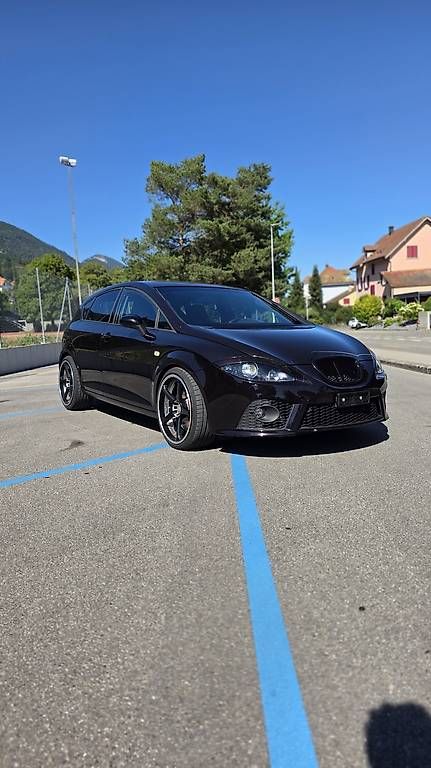Autos: Seat Leon Cupra 1P – D'occasion à Pieterlen par rasenmeherpilot