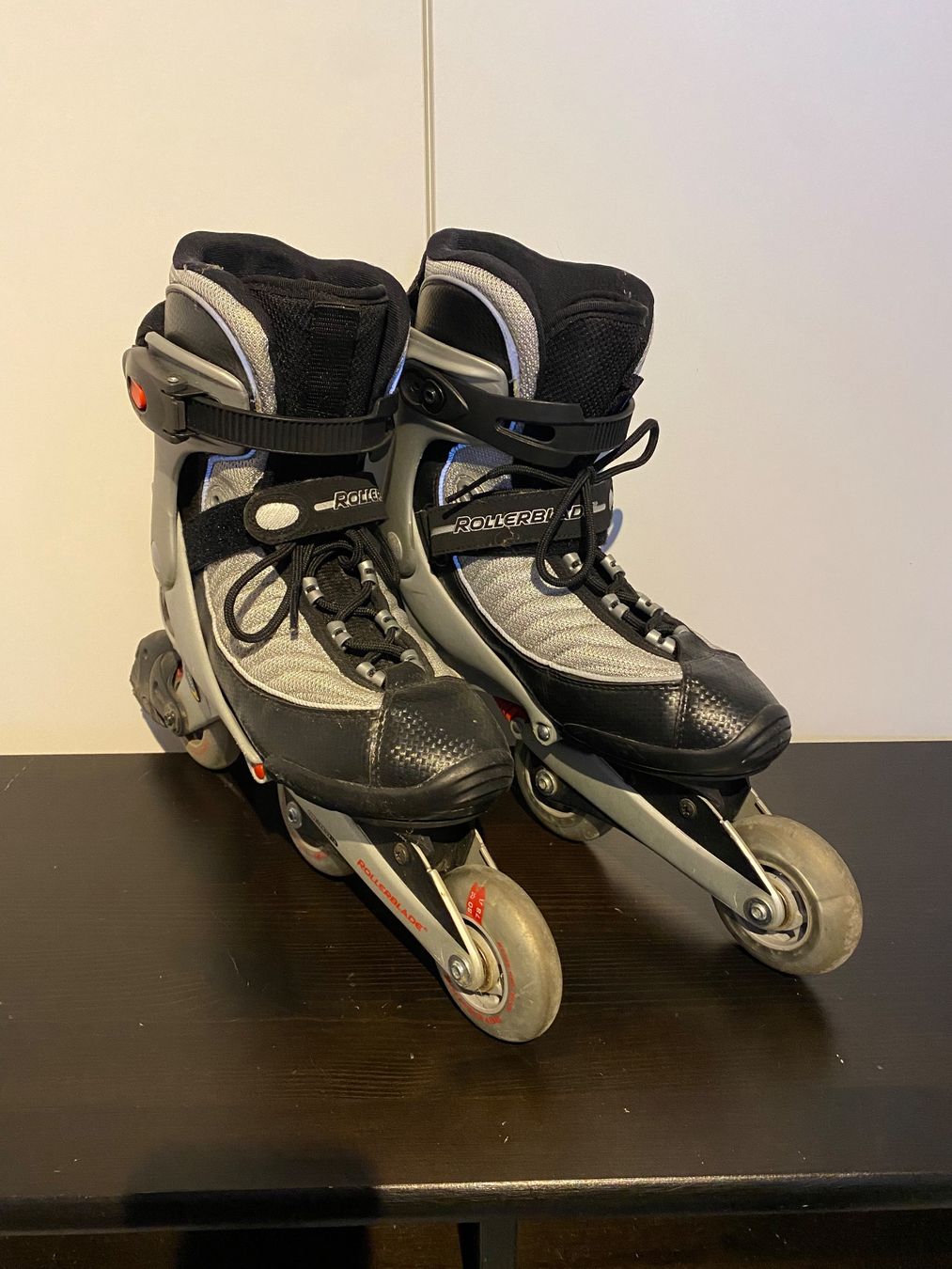 Pattini in linea & Pattini a rotelle: Inlineskates Rollerblade Gr. 39 silber/schwarz – Usato da Rothenhausen venduto da Afranzi