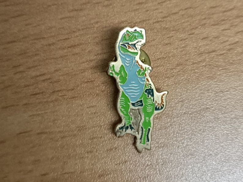 Placchette & Badge: Pin T-Rex Dinosaurier - Box 6 – Usato da Köniz venduto da Pinscollect