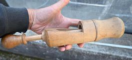 alter Holz Flaschenverkorker VERZAPFER länge 28.5cm