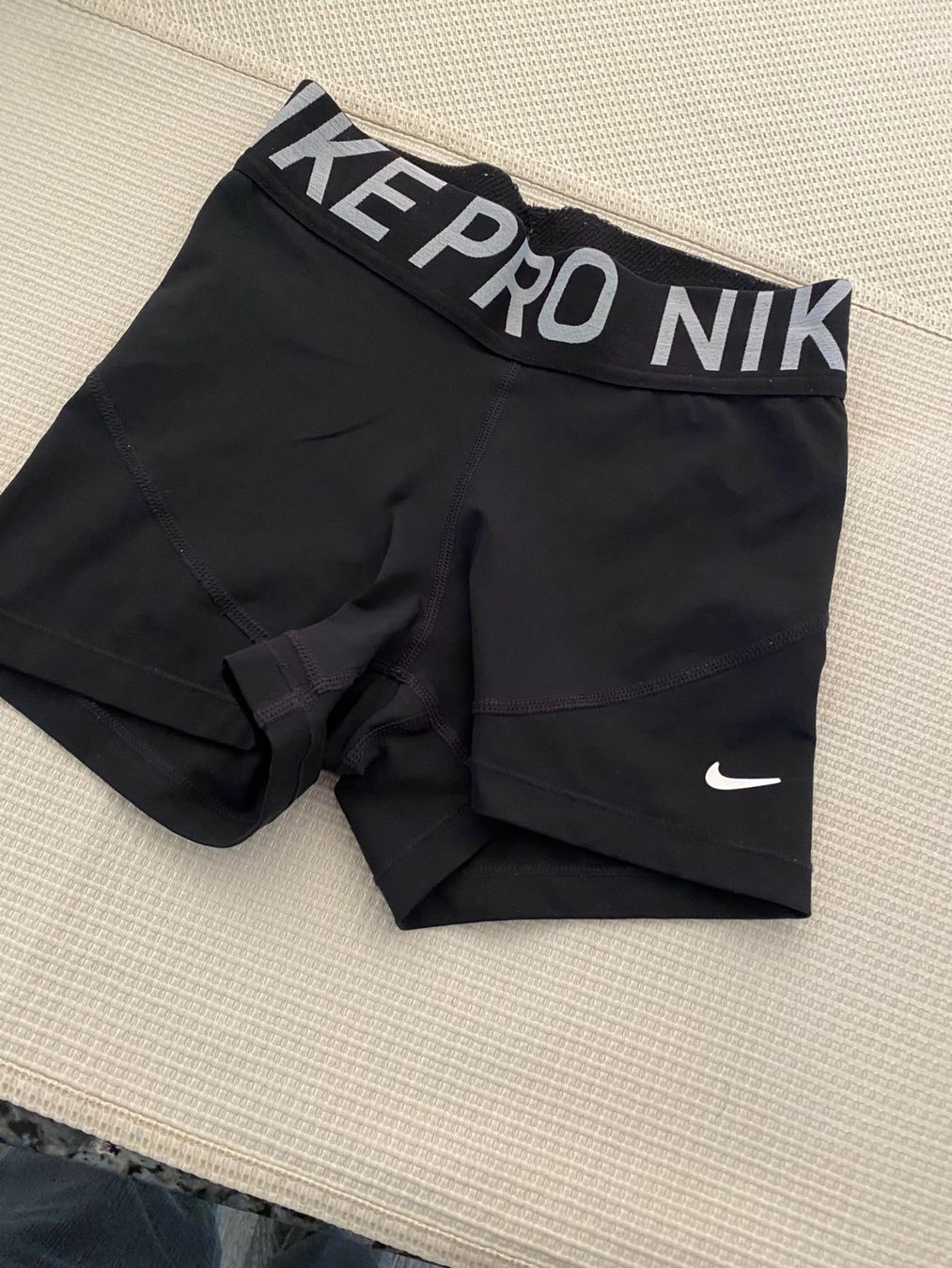 Nike Hosen: Nike Pro Short Grösse XS – Gebraucht aus Allenwinden von Obalu 1