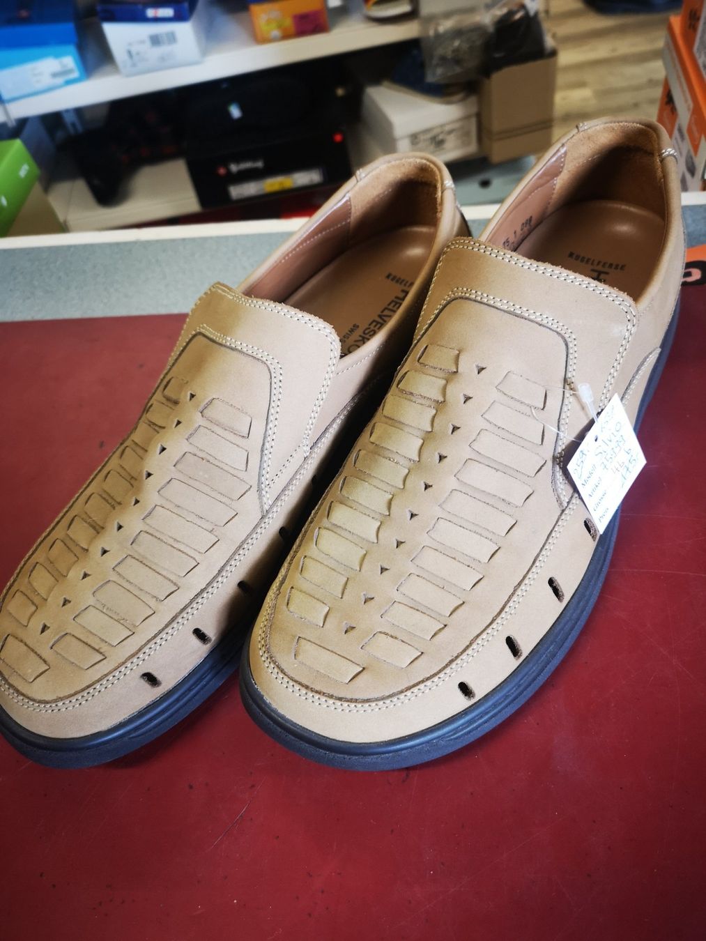 Helvesko Herrenschuhe: Helvesko – Neu und originalverpackt aus Möhlin von Highwaytom
