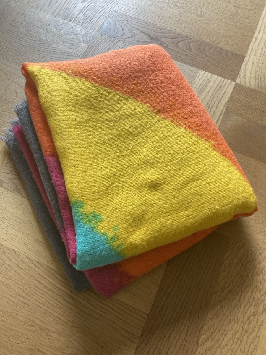 Sonstige Mädchenkleider: Accessorize Schal Tuch Regenbogen grau top – Gebraucht aus Bern von nelke08 1