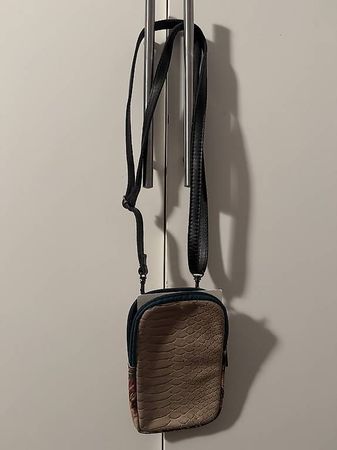 Borsetta porta telefono Solinda Pelle