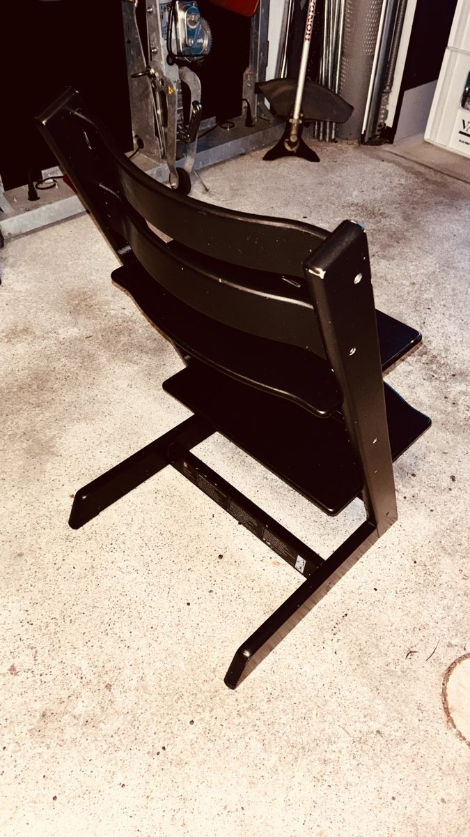 Stokke Sedie: Kinddrstuhl Tripp Trapp in schwarz – Usato da Hinwil venduto da Oler 4
