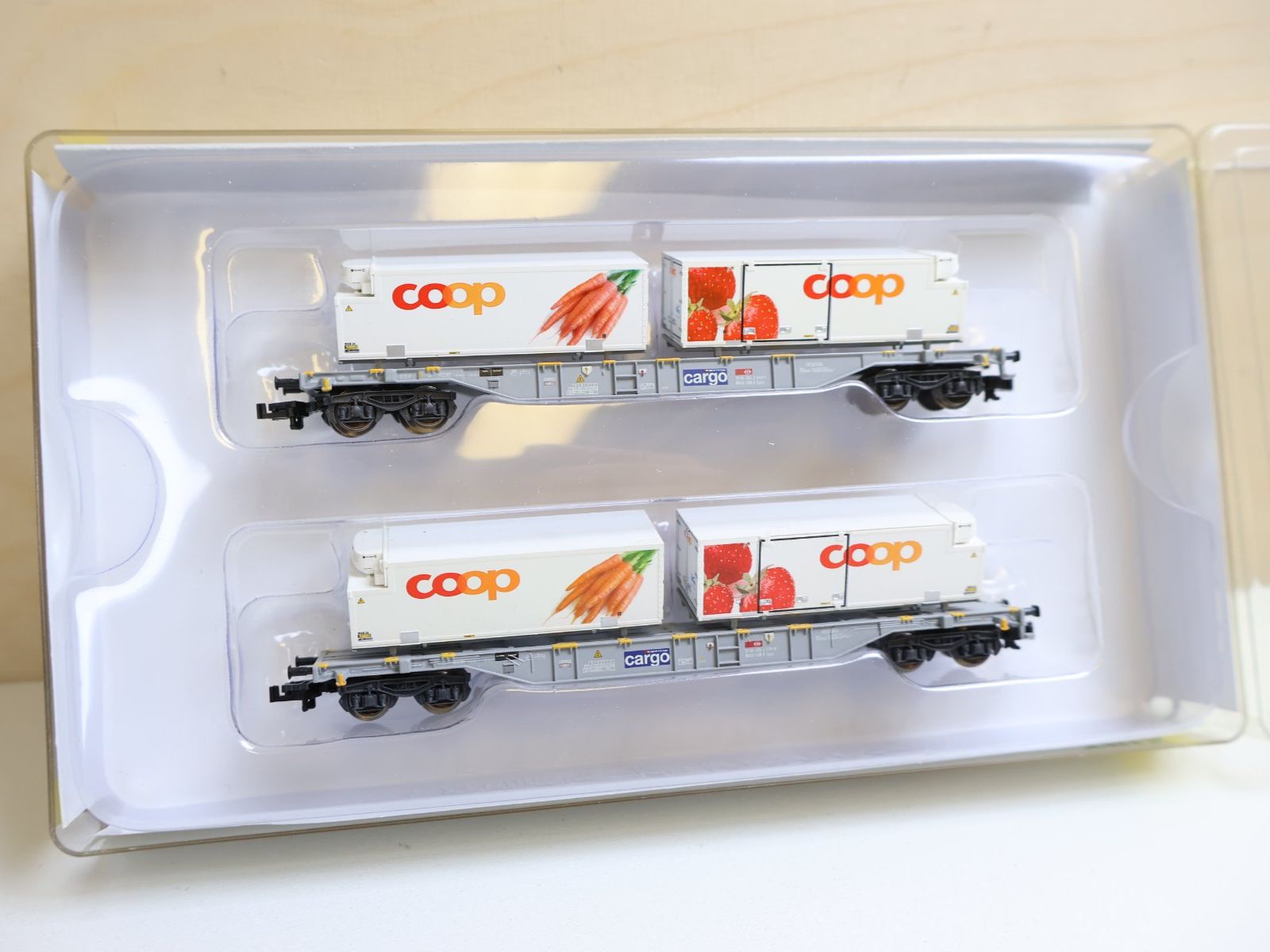 Trix Trains électriques: Minitrix 2 x SBB COOP Containerwagen - Set 11638-02 – D'occasion à Winterthur par Monstera