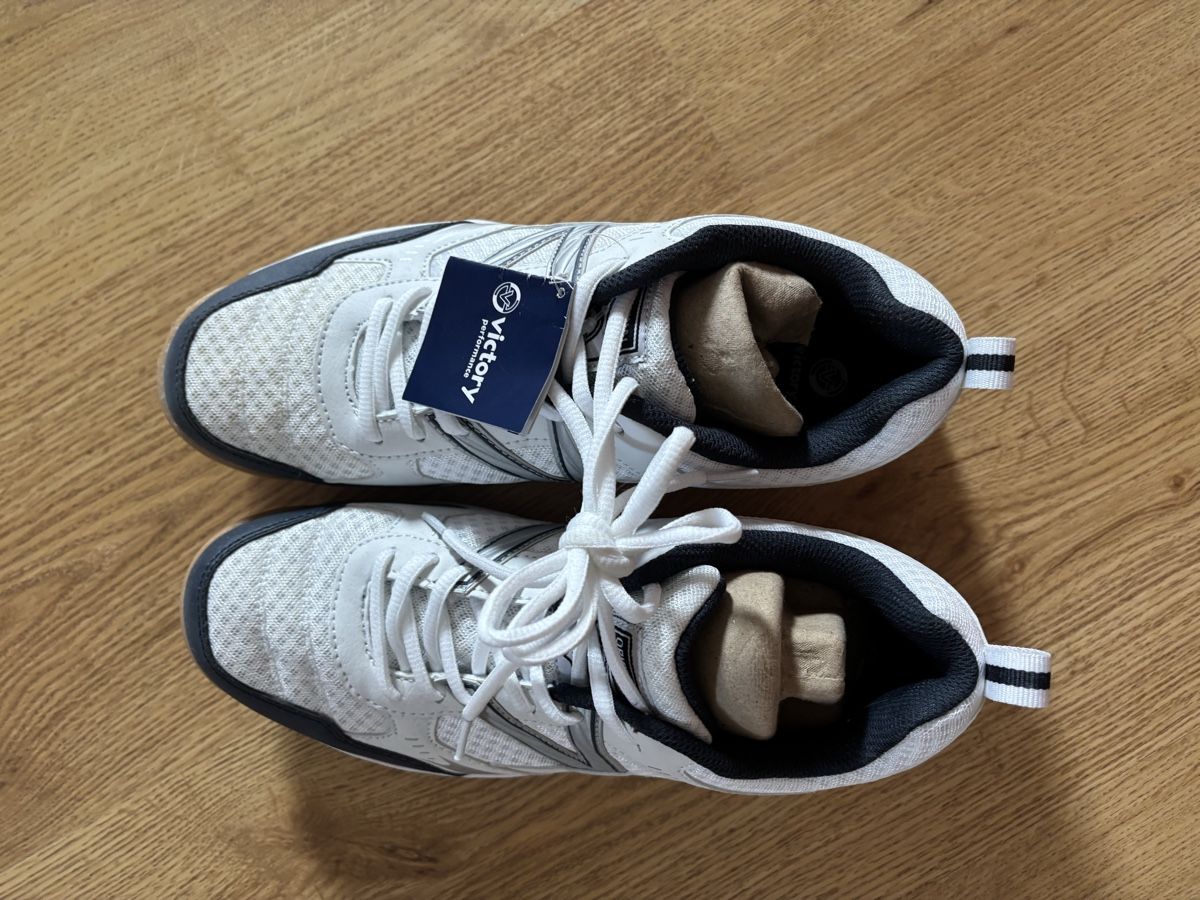 Victory Herrenschuhe: Hallenschuhe Grösse 42 Neu – Neu und originalverpackt aus Kirchberg SG von lar_8mw6 3