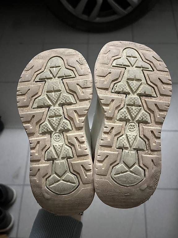 Scarpe per ragazze: Scarpe Sneakers Bluey bambina n. 25 – Usato da Genestrerio venduto da Ellyellys84 4