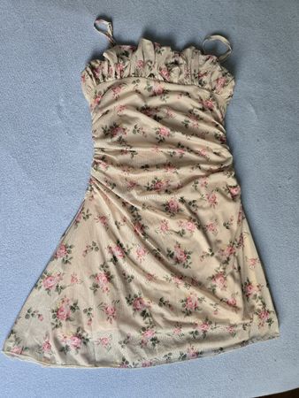 Süsses Sommerkleid mit Rosenmuster, Grösse S, Top Zustand!