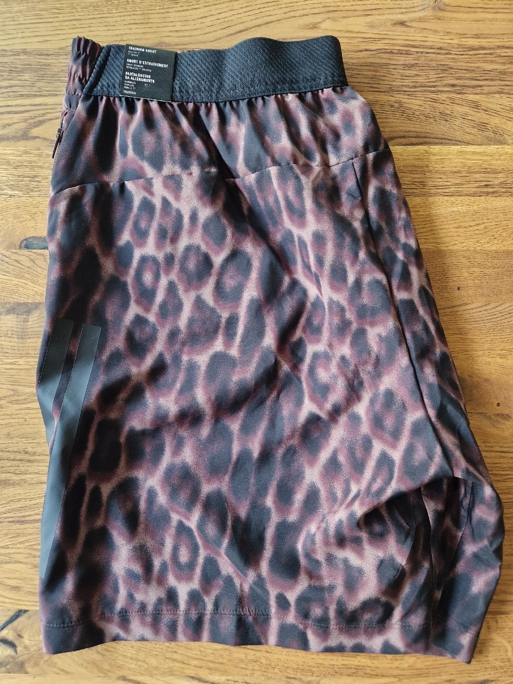 Adidas Pantaloni: Adidas Shorts Leopardenmuster – Nuovo e nell'imballaggio originale da Bern venduto da lir_k5g6 1