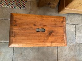 Rustikaler Holzhocker aus Massivholz gebraucht
