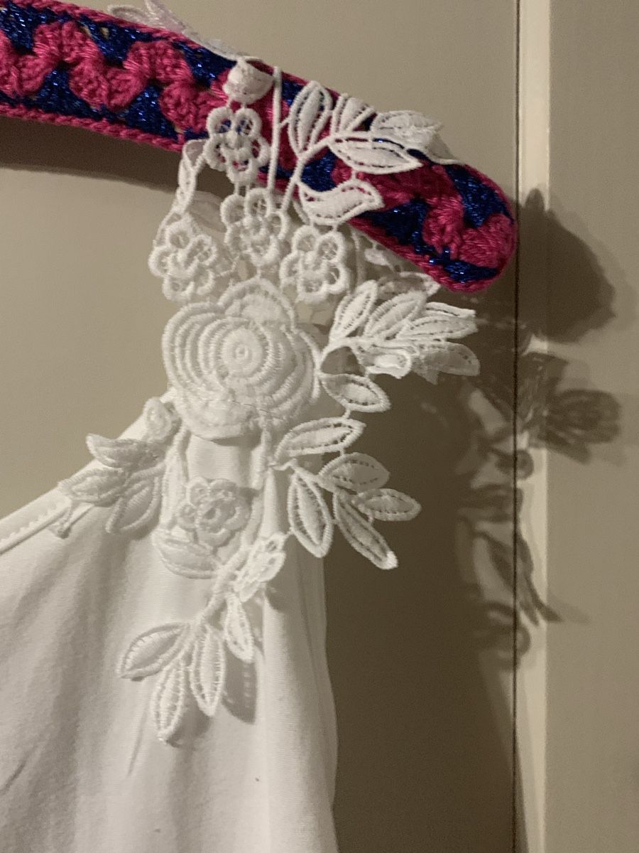 Tops: Weiss Top Blumenapplikation Grösse M gebraucht  – Gebraucht aus Laufen von Nivo33 2