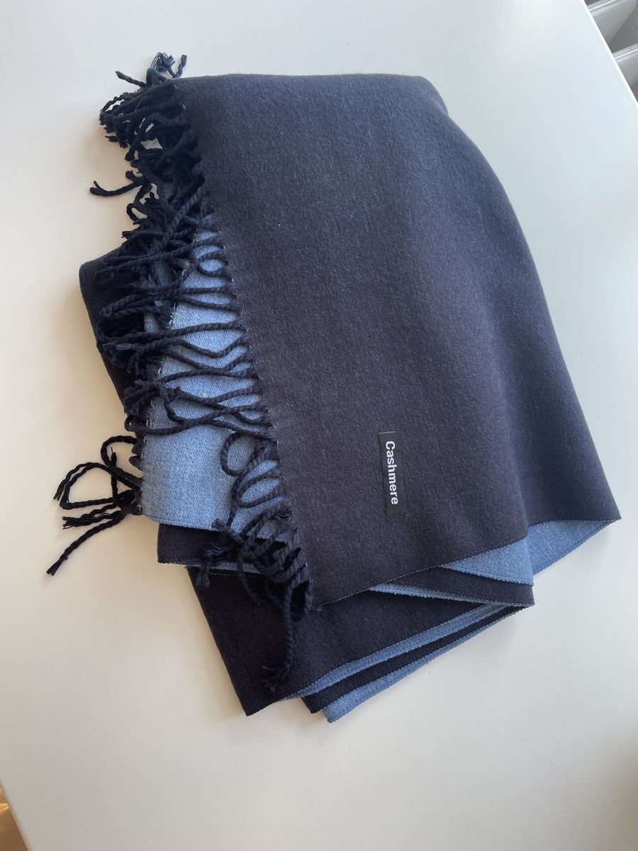 Foulard & Sciarpe: 100% Cashmere Reversible Scarf blue – Nuovo e nell'imballaggio originale da Zürich venduto da Linda_11
