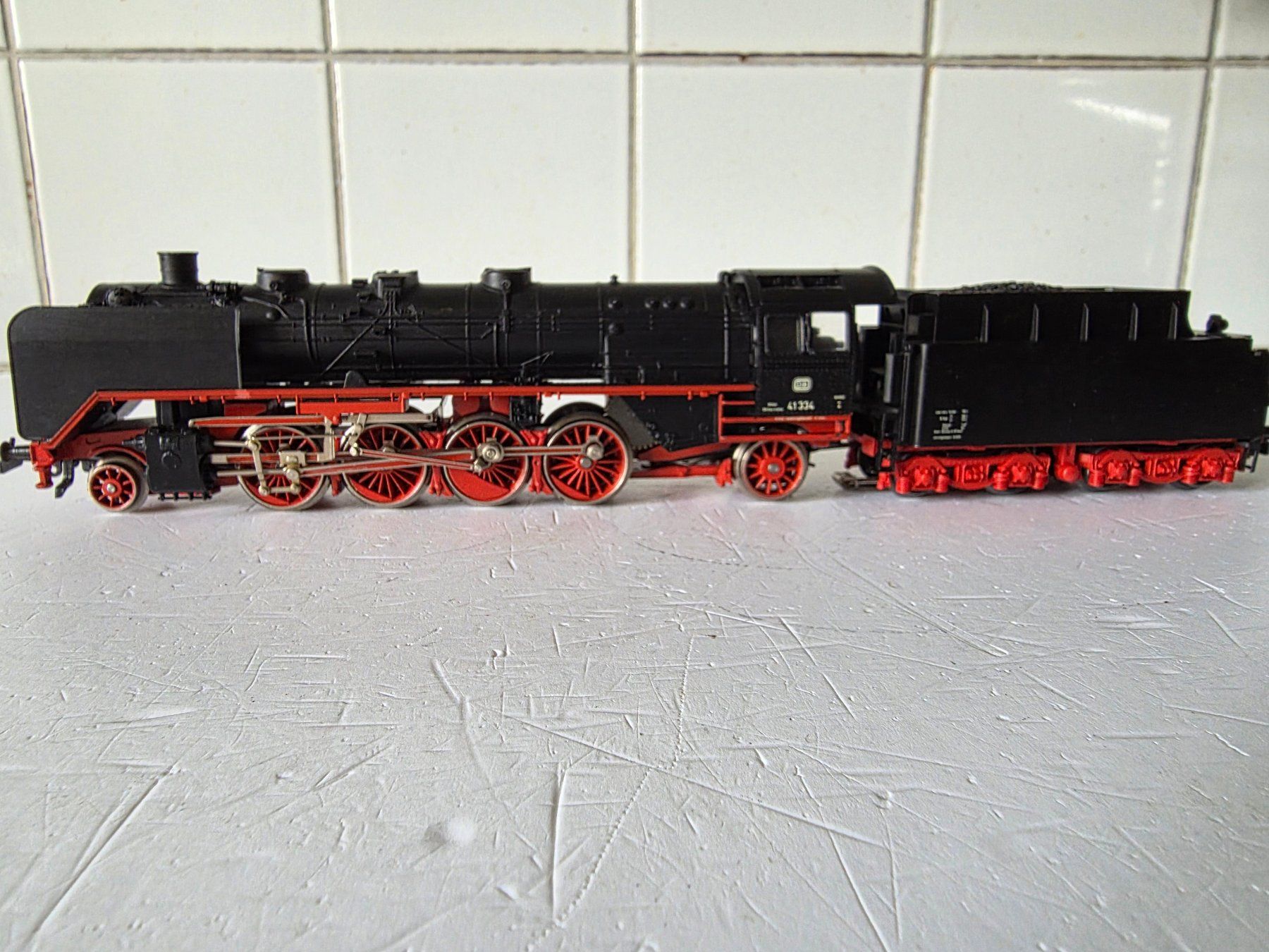 Märklin Modellini di ferrovie: Tenderlok DB BR 41, Lok-Nr. 41 334 – Usato da Seuzach venduto da Loeckeli01 1