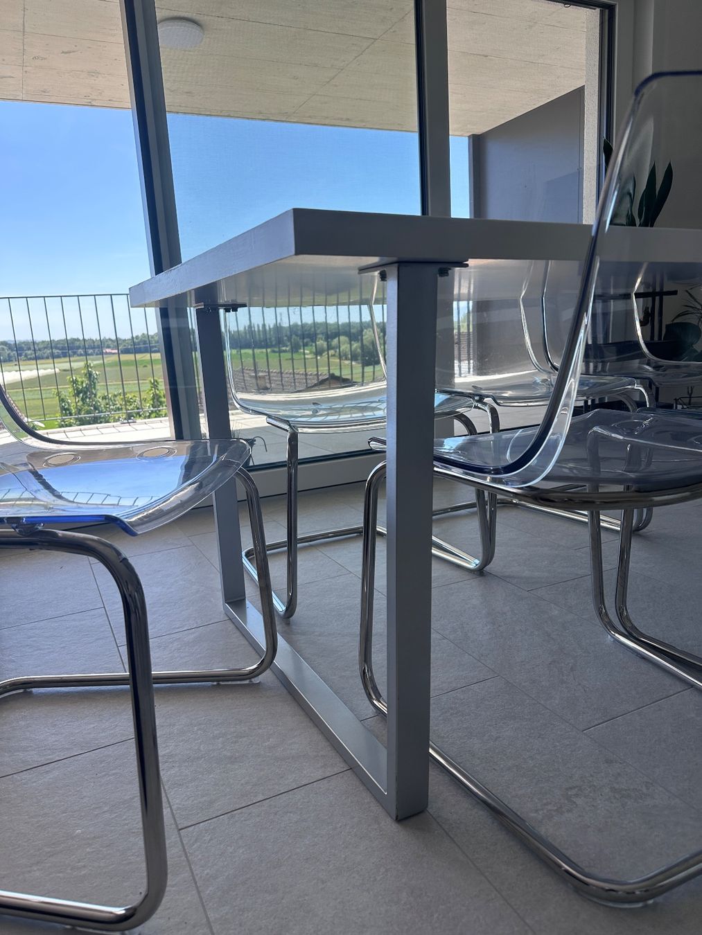 Tische: Table à manger moderne – Gebraucht aus Gampelen von Outbid 2