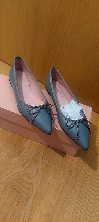 Scarpe da donna: Ballerines en cuir couleur gris taille 37 – Usato da Courgevaux venduto da Eelena
