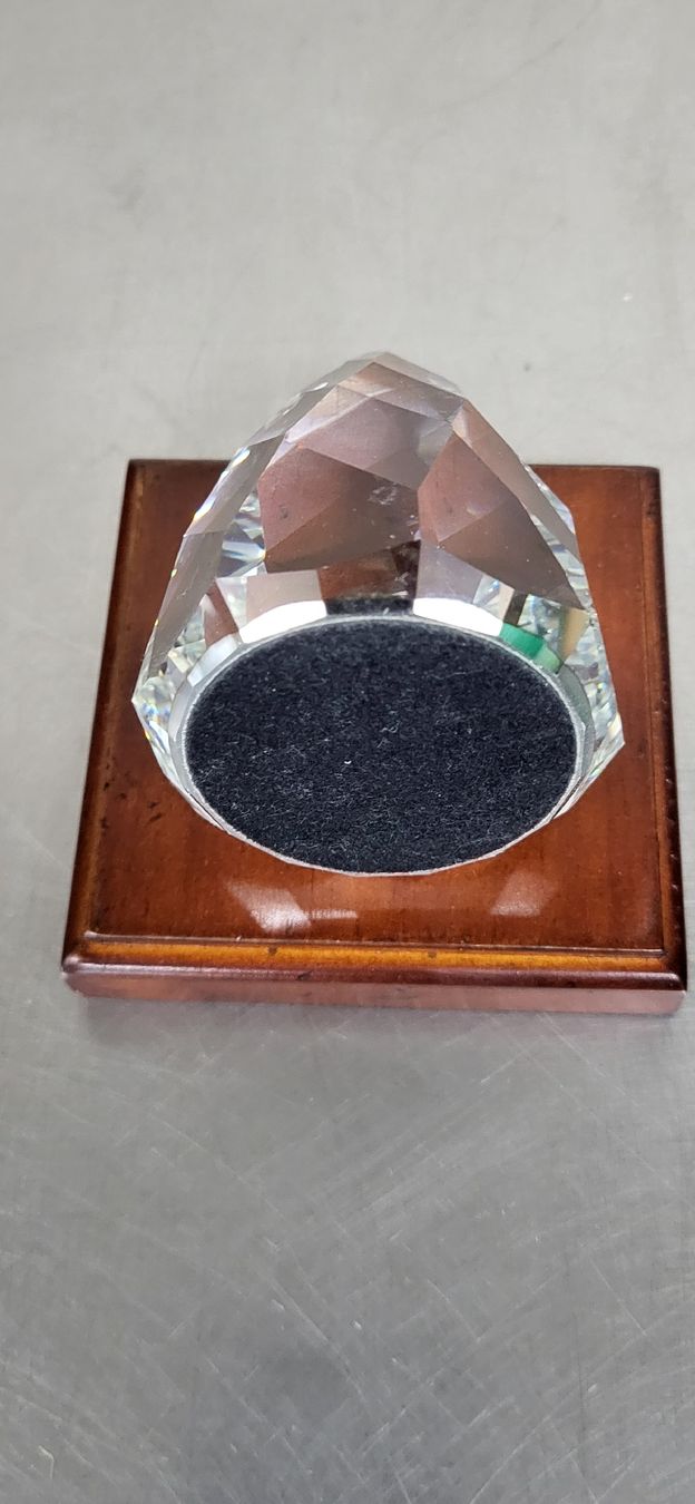 Swarovski Figuren: Swarovski Kristall-Pyramide Briefbeschwerer – Neu (gemäss Beschreibung) aus Zürich von timbuktu03 2