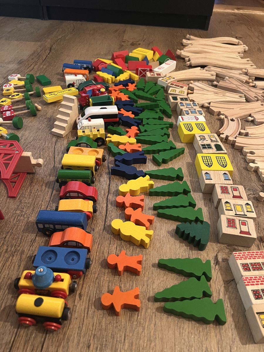Brio Giocattoli: Brio Holzeisenbahn grosses Set – Usato da Fräschels venduto da Cesca 2