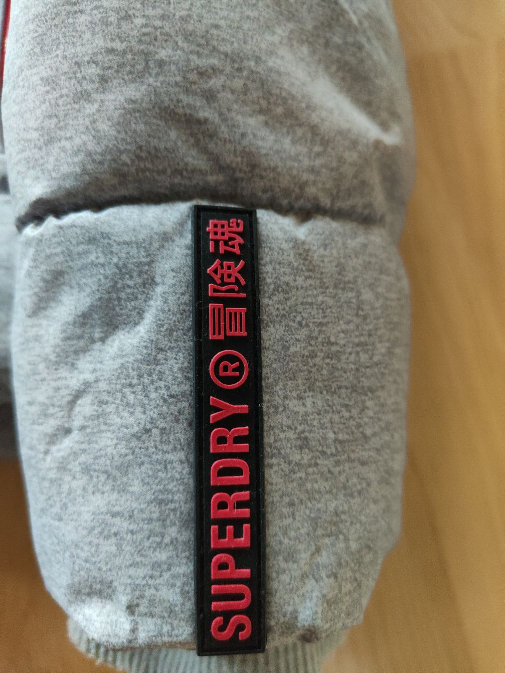 Superdry Giacche: Winterjacke Superdry, grau, Grösse S – Nuovo (secondo la descrizione) da Unterägeri venduto da Meikelbein 6
