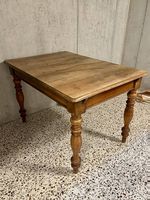 Schöner antiker Holztisch