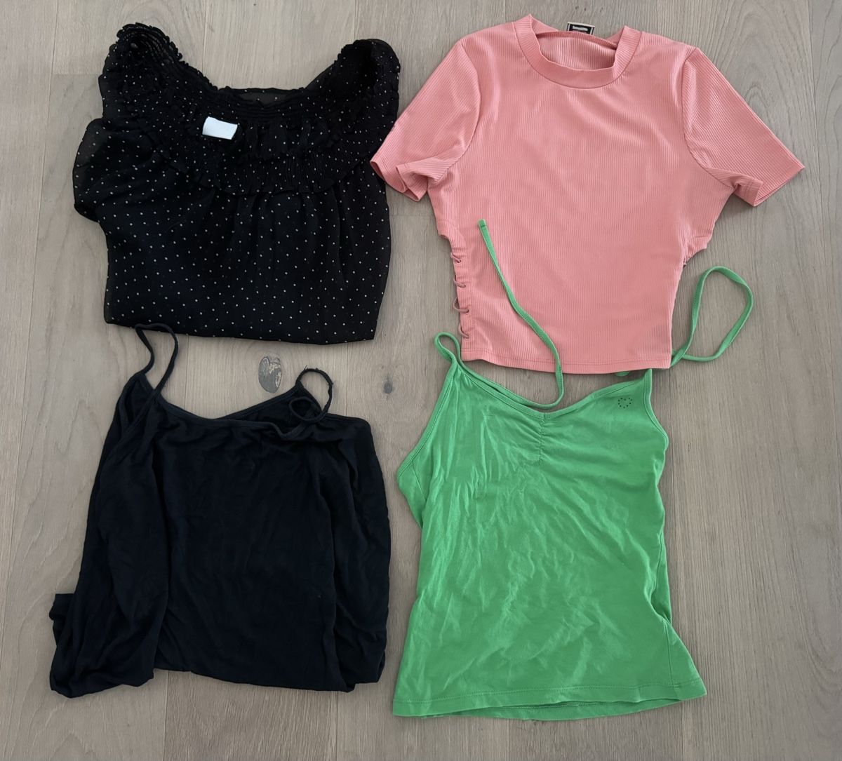 Lotti di vestiti: Set: 4 Oberteile & 3 Hosen Gr. S – Usato da Langrickenbach venduto da Sunshine18