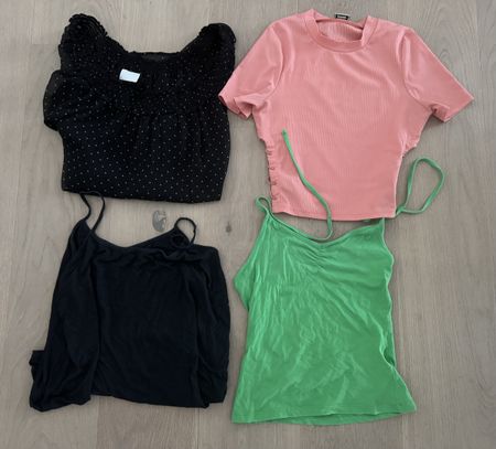 Set: 4 Oberteile & 3 Hosen Gr. S
