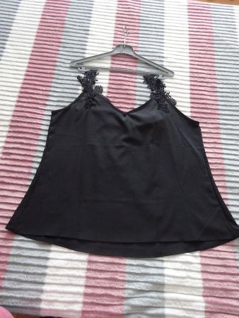 schwarzes neues Top. Grösse XL. ( 44 ) !
