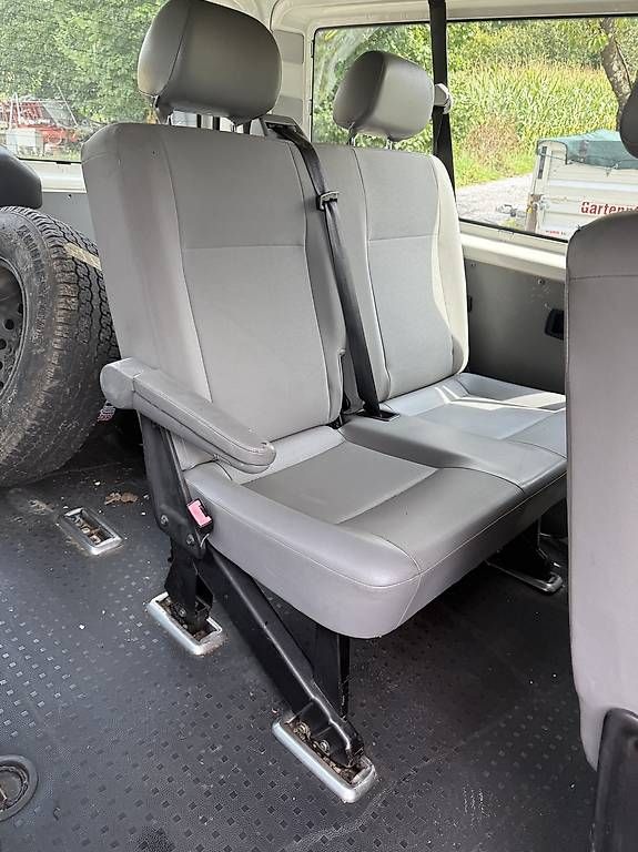 Tutti pezzi di ricambio auto: VW T5 T6 Sitze 9 Plätze  – Usato da Horgen venduto da 11sh