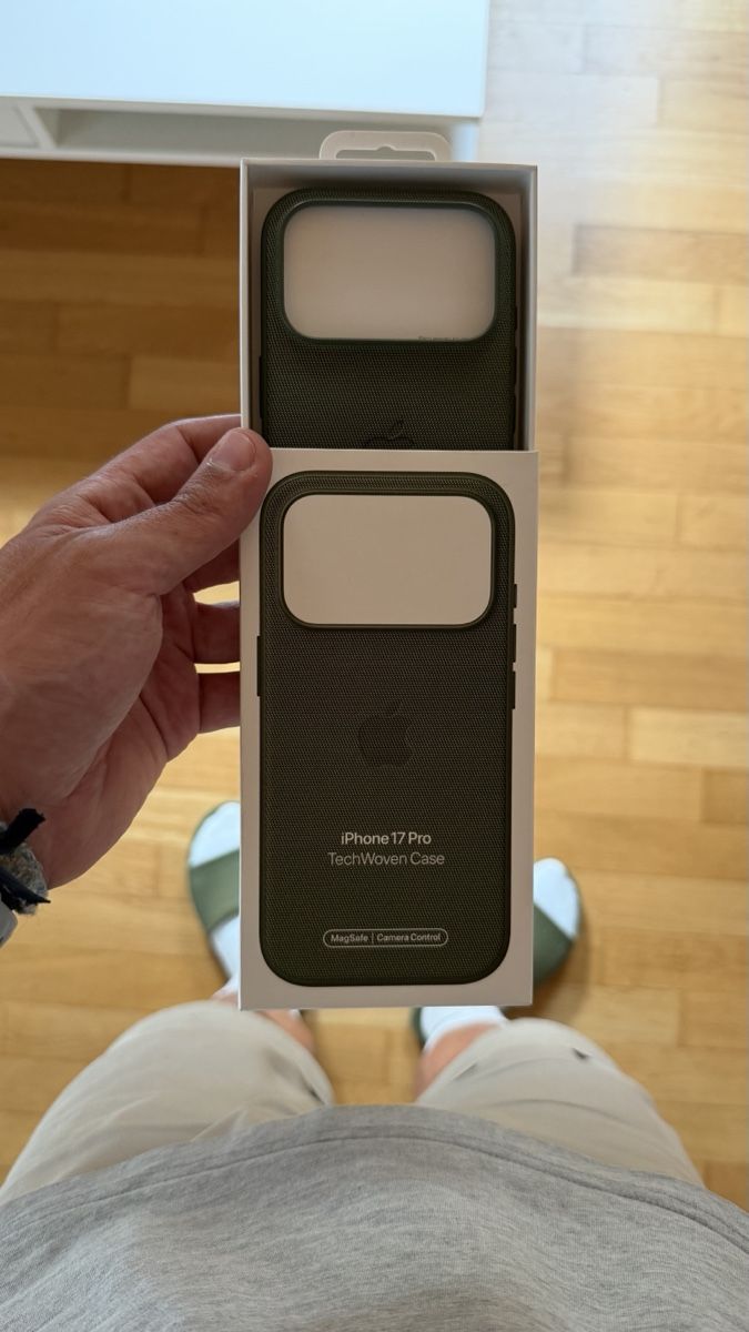 Apple Cover & Protezioni schermo: Apple iPhone 17 Pro TechWoven – Usato da Bad Ragaz venduto da kaiser_1990