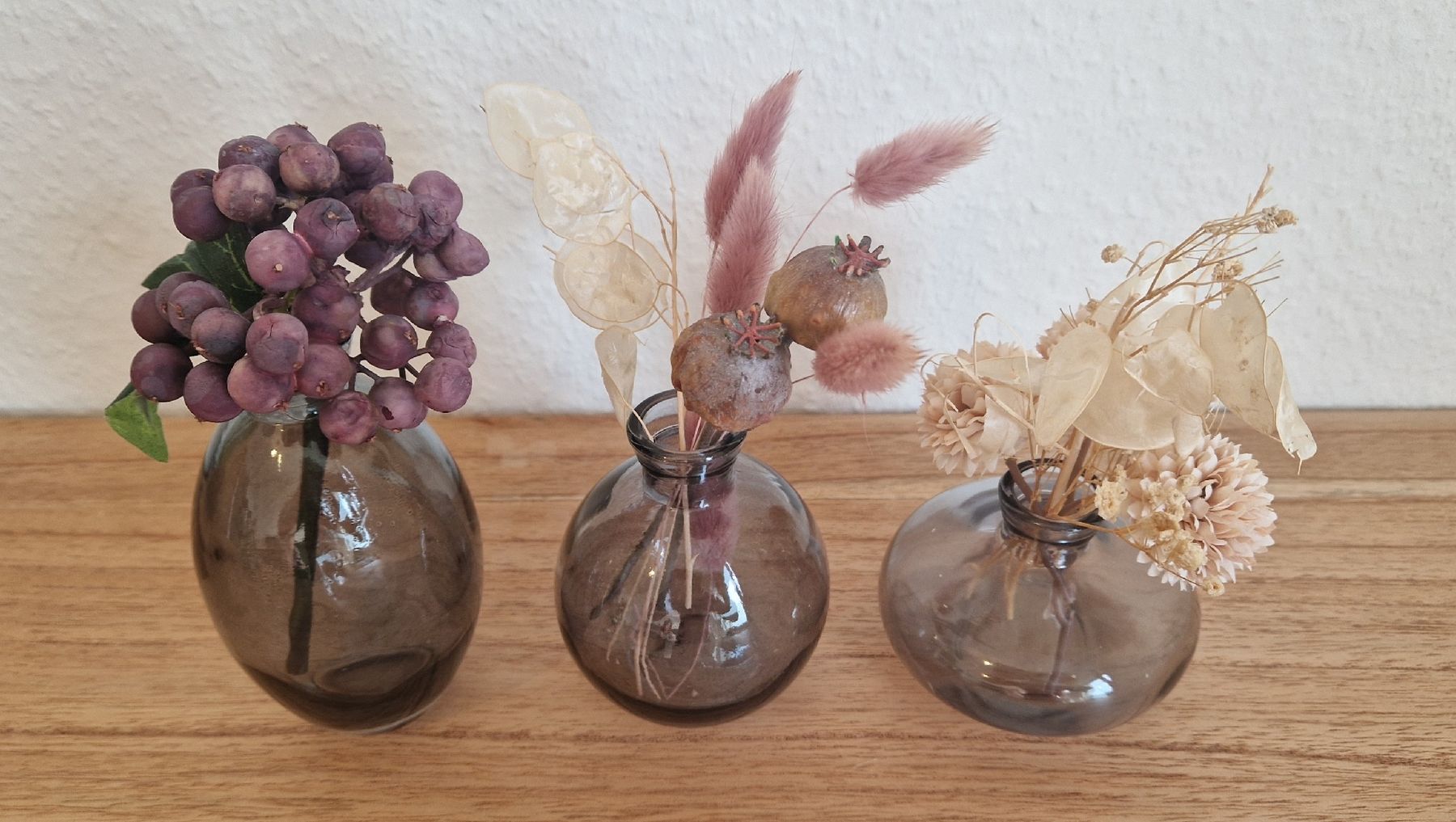 Alle Dekorationen: 3er-Set Dekovasen inkl. Blumen, Glas, grau – Neu (gemäss Beschreibung) aus Allschwil von merve_g 2
