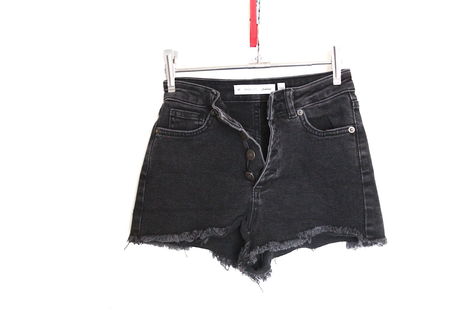 Jeans: Kurze Schwarze Jeans , Gr.EU 32/34 – Usato da Locarno venduto da madame-tus-sauds 2