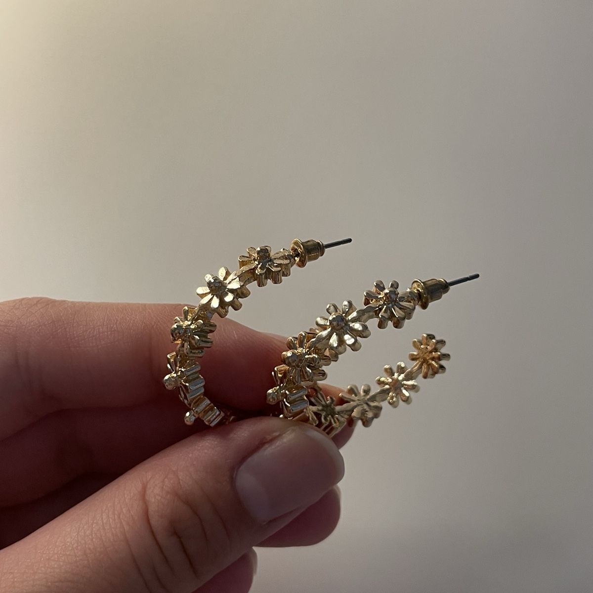 Orecchini pendenti & Orecchini a lobo: Ohhringe, Creolen mit Blumen, Modeschmuck – Nuovo e nell'imballaggio originale da Bellach venduto da Lapislazuli_blues 4