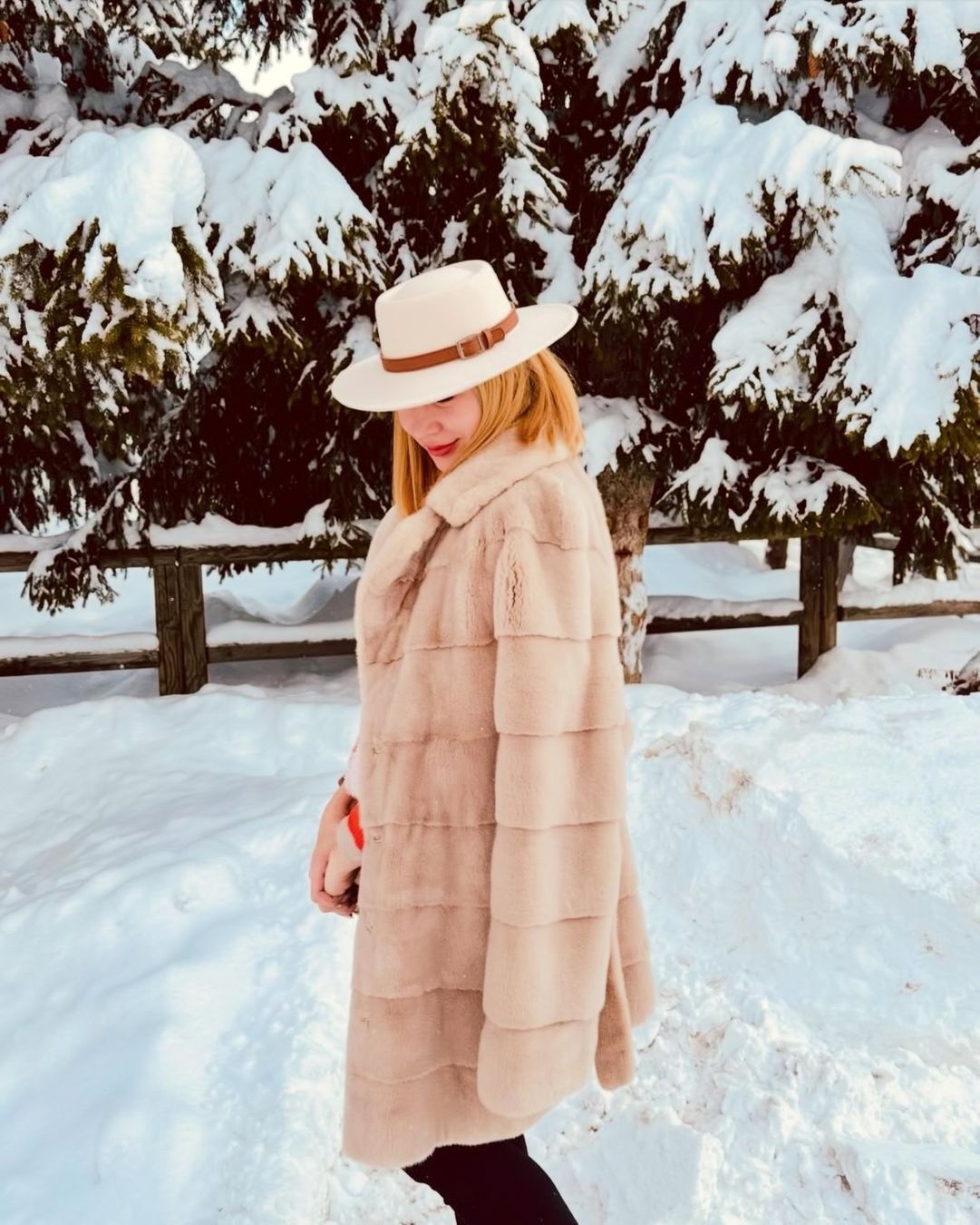 Cappotti: New Mink winter coat, M-L – Nuovo e nell'imballaggio originale da Altendorf venduto da Ro