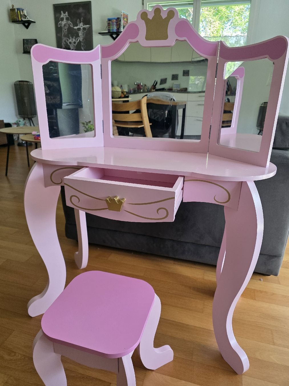 Set di tavolo e panche: Kindertisch Prinzessin Rosa mit Hocker & Spiegel – Usato da Zwingen venduto da Vader. 7