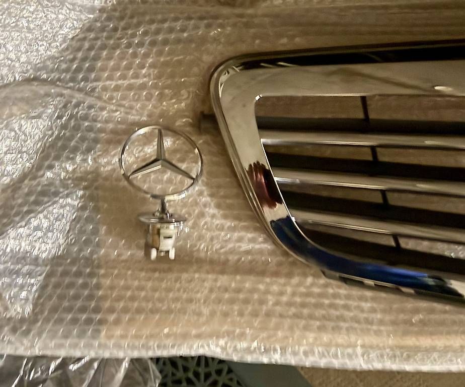 Mercedes-Benz Tutti pezzi di ricambio auto: Calandre + étoile Mercedes W204 – Usato da Meyrin venduto da oabr 1