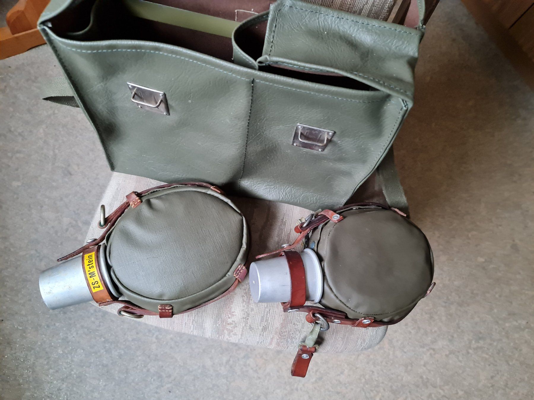 Borse: Zwei Lebelflaschen in Sanitetertasche – Usato da Sins venduto da tomeks 3
